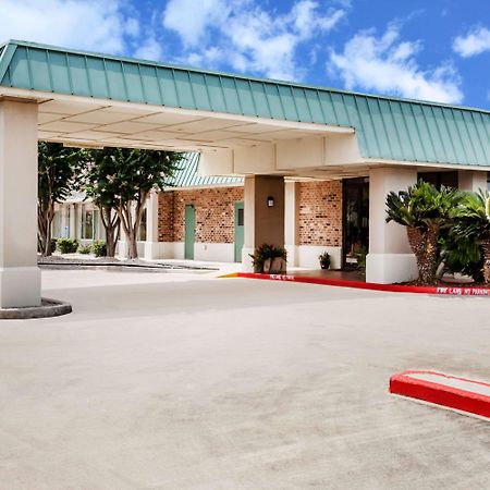 Days Inn By Wyndham Seguin Tx Exterior photo