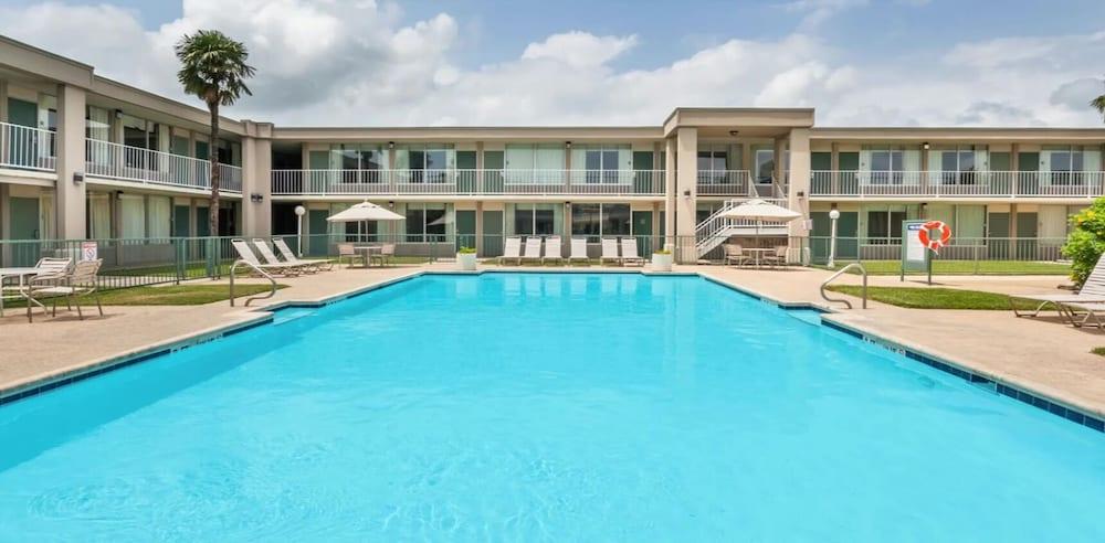 Days Inn By Wyndham Seguin Tx Exterior photo